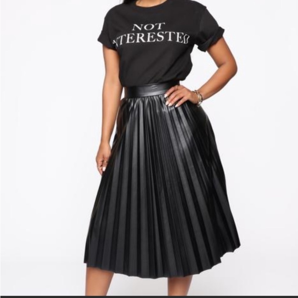Picture Perfect Pleated Midi Skirt - Black